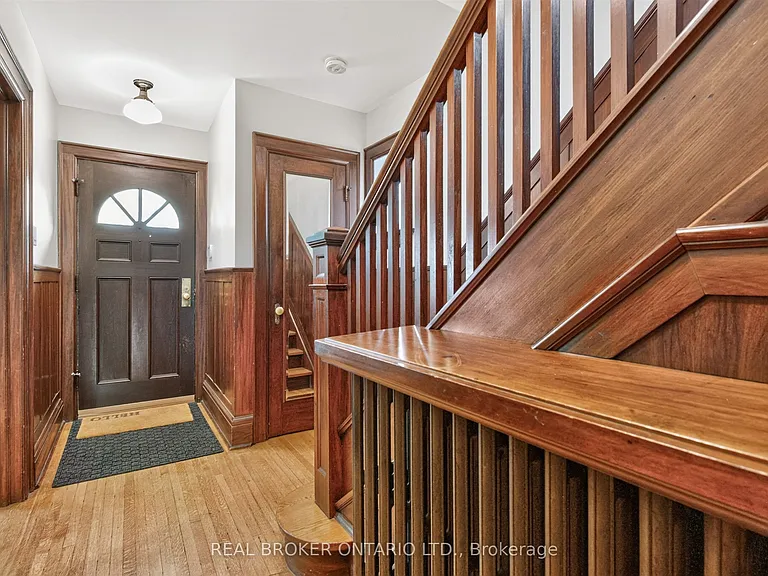 14 Mortimer Ave — Photo 4