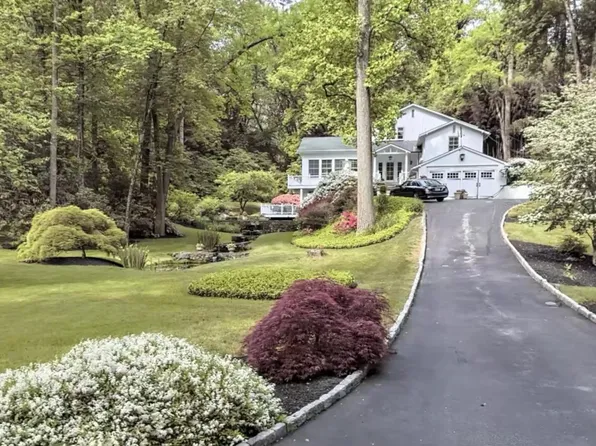 15 Paper Mill Rd, Newtown Square, PA 19073
