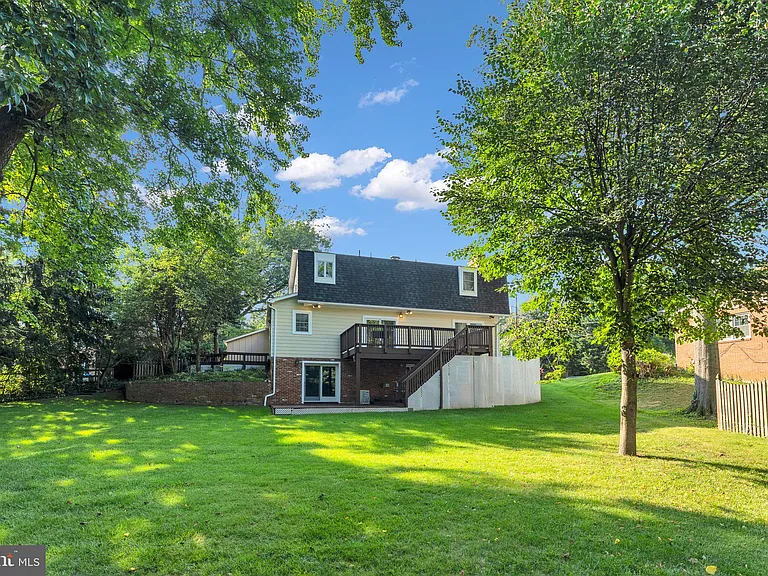 7205 Van Ness Ct — Photo 47