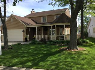 595 Teton Cir, Carol Stream, IL 60188