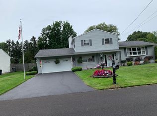 7424 Thunderbird Rd, Liverpool, NY 13088