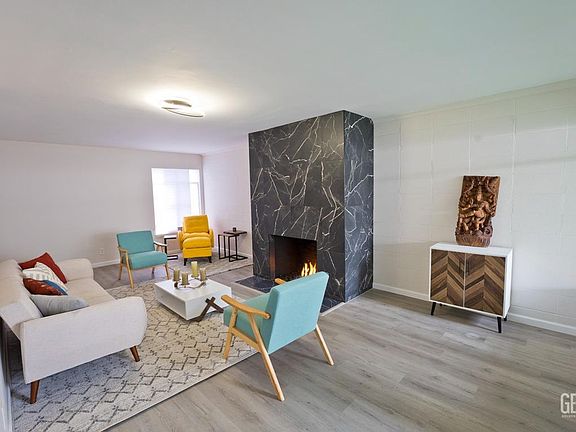 2nd image of 4003 Noel Pl