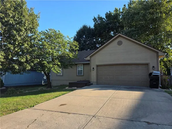 1302 Deena St, Pleasant Hill, MO 64080