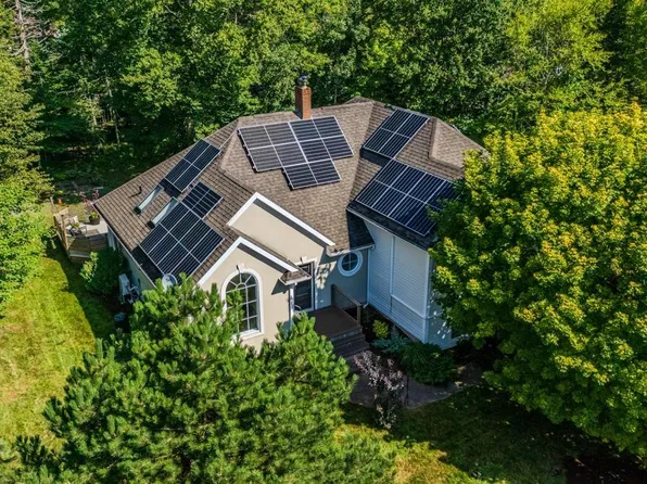 20 Somerset Dr, Bible Hill, NS B6L 4J2