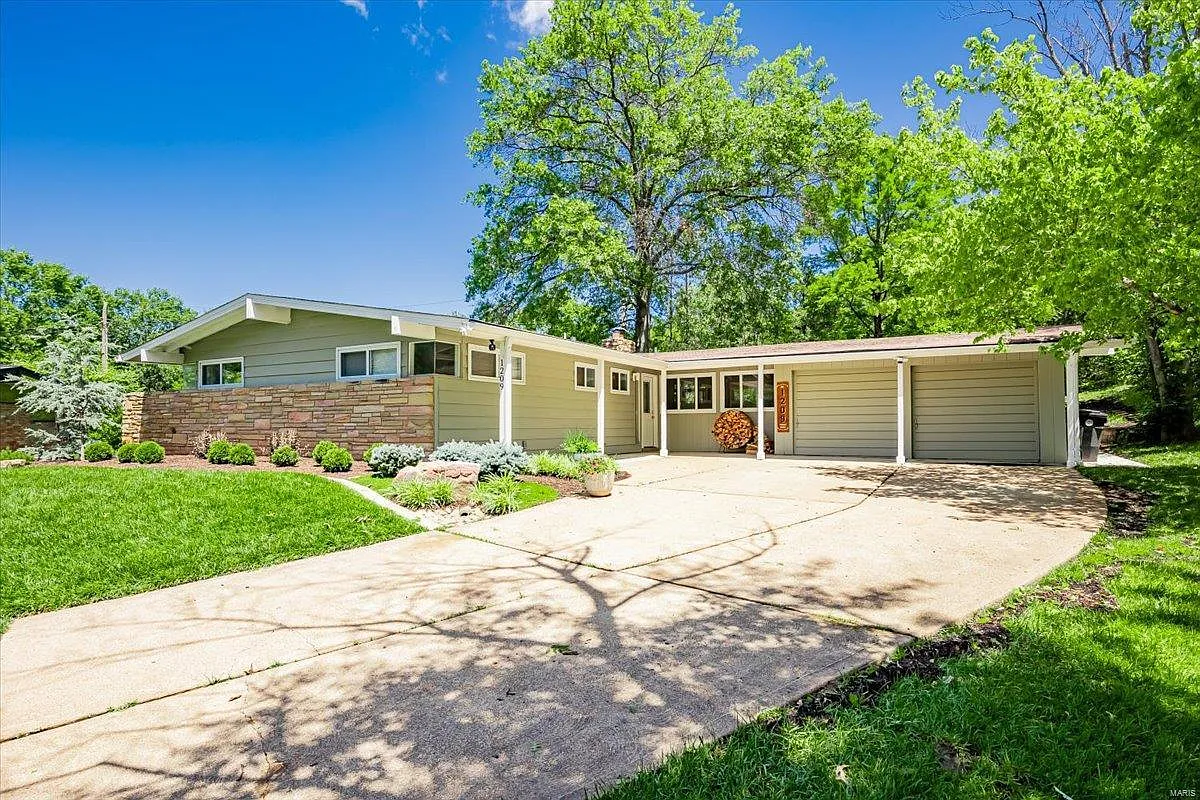 1209 Dubray Ct photo 1