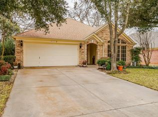 617 Oakbrook Dr, Burleson, TX 76028