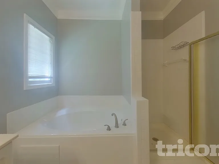 2200 Sugarbirch Dr — Photo 9