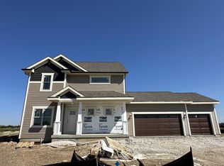 1721 Hammock Ln, Oconomowoc, WI 53066