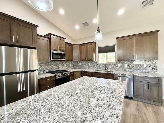 5th image of 3676 N Valley View Dr