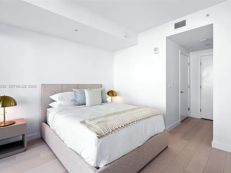 9201 E Bay Harbor Dr #604 — Photo 26