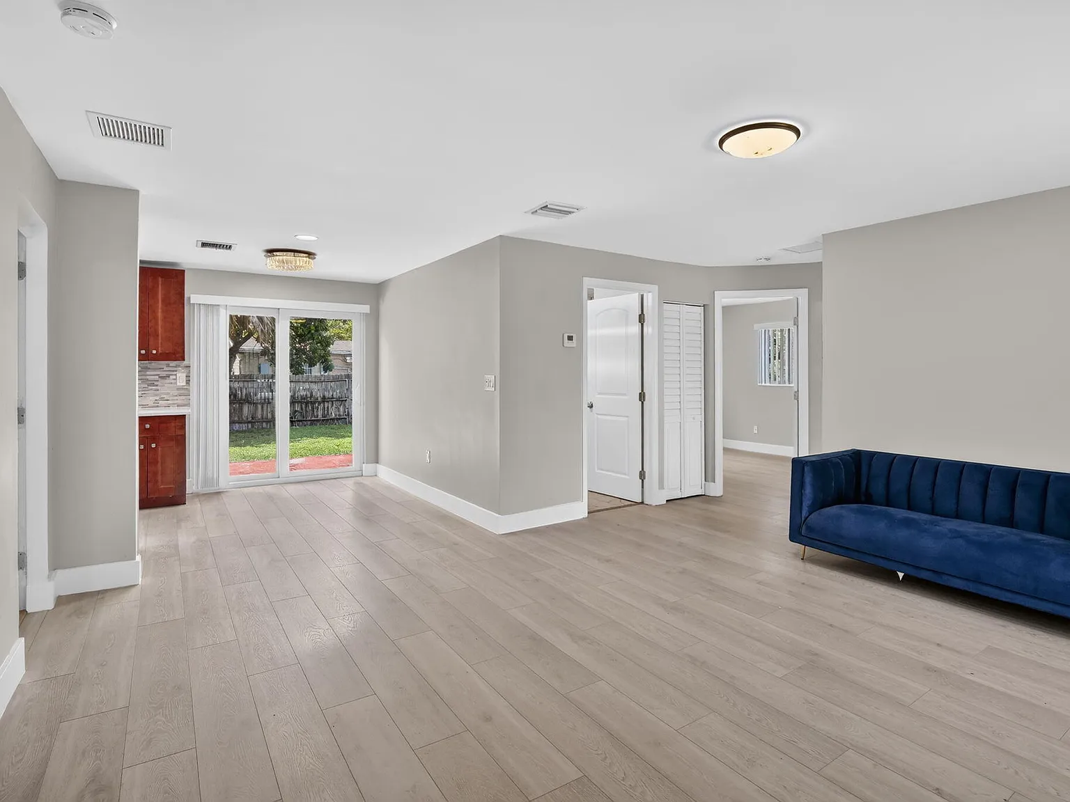 3 bed, 1.0 bath, 1040 sqft, $2,950 — Photo 4