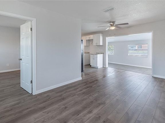 5th image of 1837 S Ivey Ln