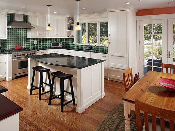 5th image of 8 Evergreen Ln
