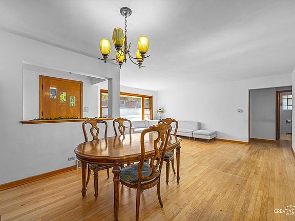 5th image of 209 W Belmont Ave