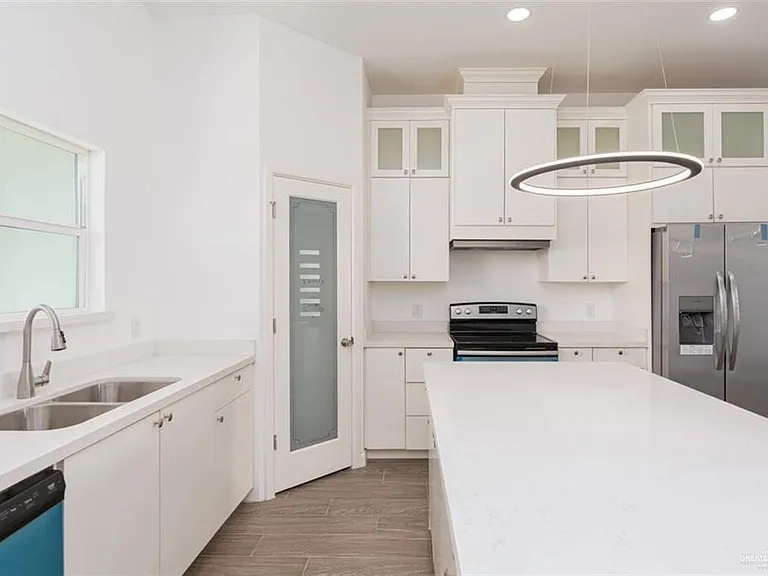 529 Country Club Dr — Photo 5