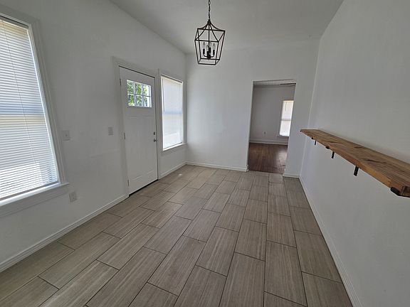 2nd image of 400 William St