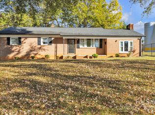 601 1st Avenue Dr SE, Taylorsville, NC 28681