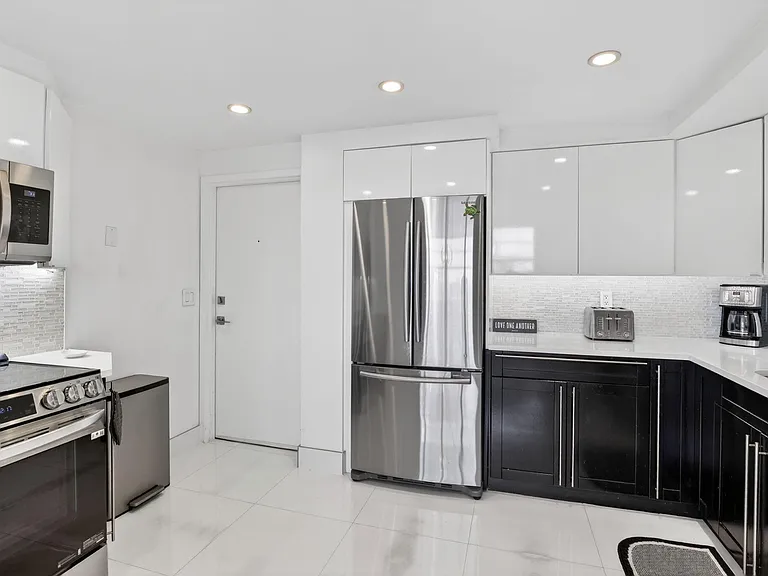 1170 N Federal Hwy #501 — Photo 22
