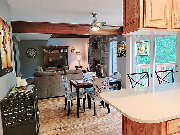 Breakfast Bar / Dining Area