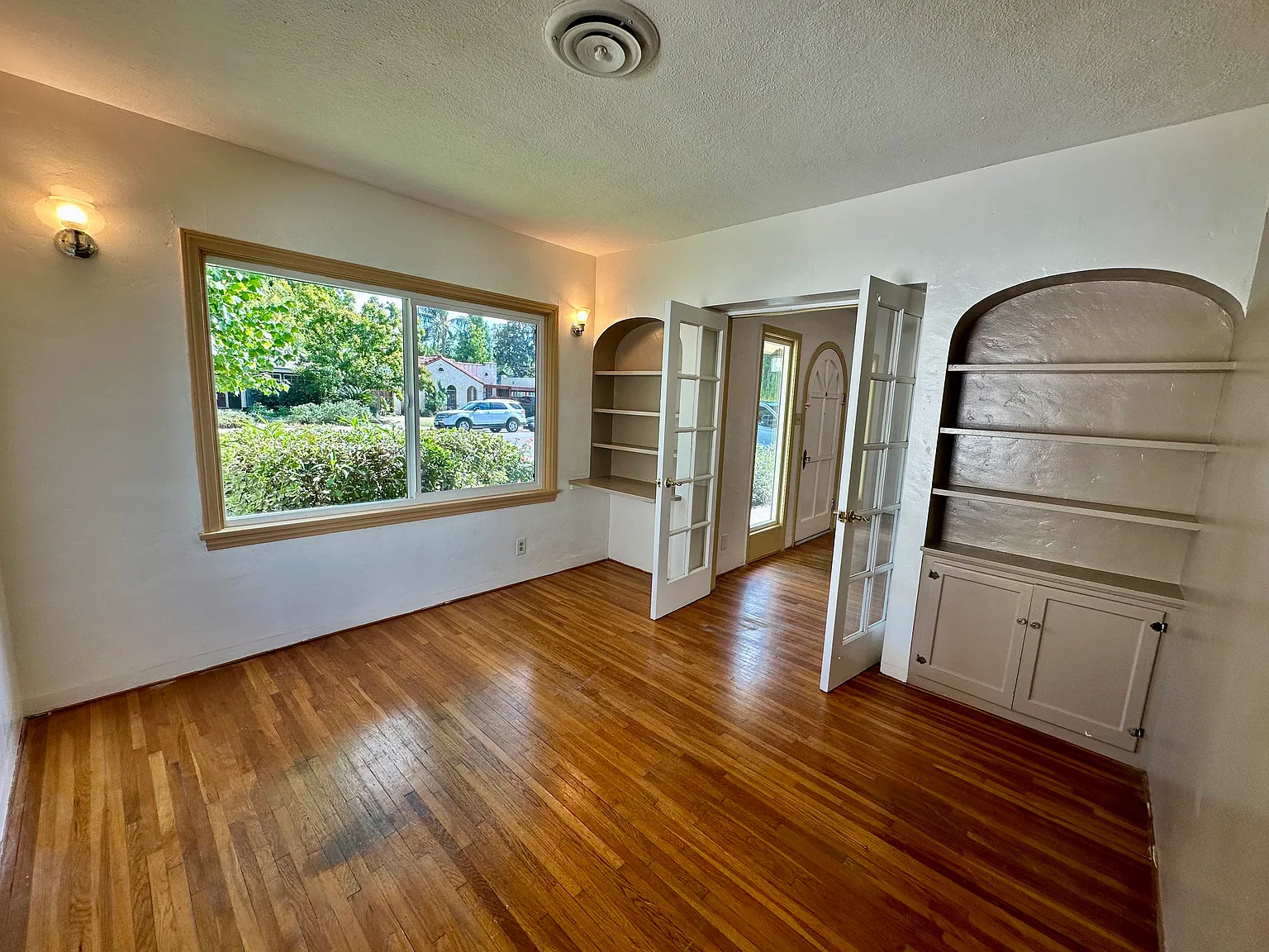 3 bed, 2174 sqft, $2,600 — Photo 4
