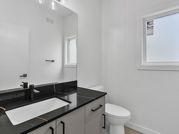 3rd image of 1273 Manitoba Ave