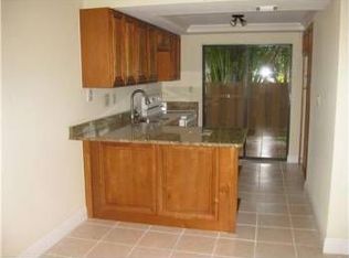 2 Wimbledon Lake Dr, Plantation, FL 33324