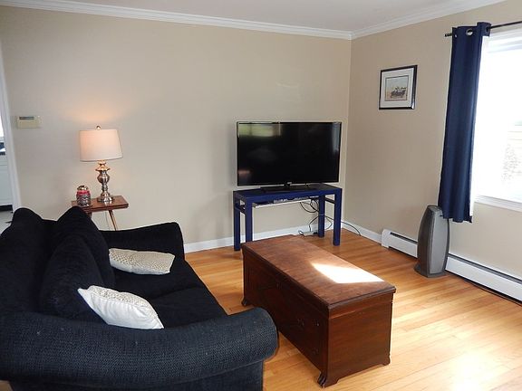 4th image of 178 Woodland Ave