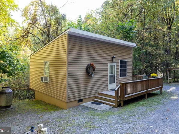 226 Restmore Ln, Stanley, VA 22851
