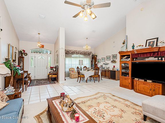 5th image of 2540 Christopher Dr