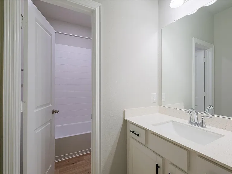 6434 New York St — Photo 26