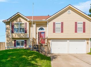 11805 213th Ct, Peculiar, MO 64078