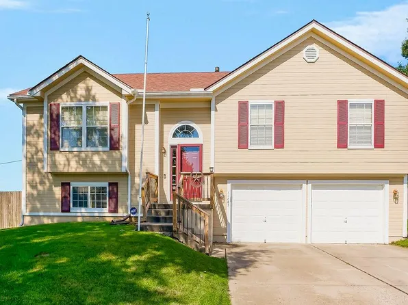 11805 213th Ct, Peculiar, MO 64078