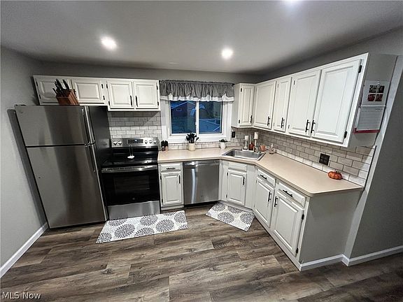 3rd image of 8772 Lake Shore Blvd