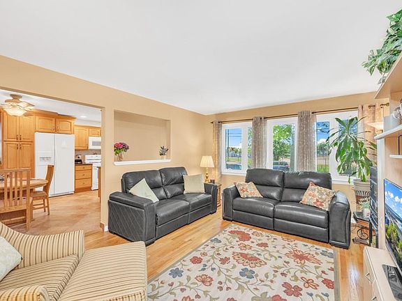 5th image of 237 Naughton Ave