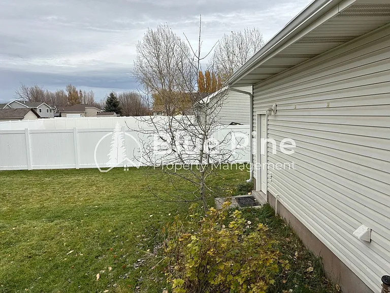 3863 Ridgeview Cir — Photo 27
