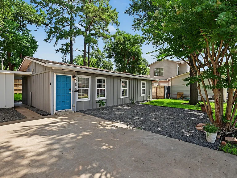 5202 Nina Lee Ln — Photo 2