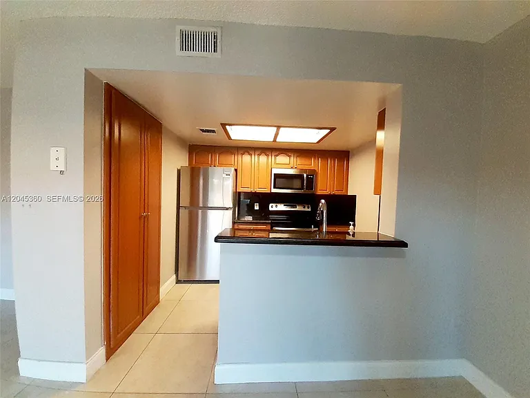 8407 Coral Lake Mnr #8407 — Photo 8