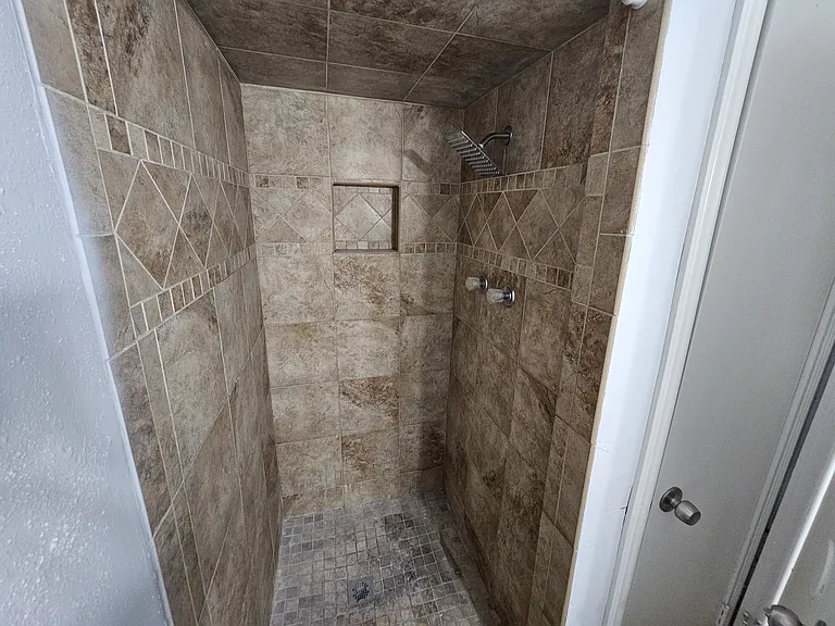 5702 Easthampton Dr #D — Photo 18