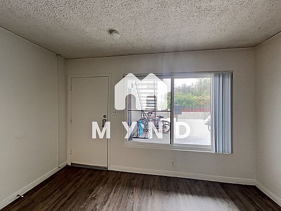 2nd image of 738 Jamaica Ct