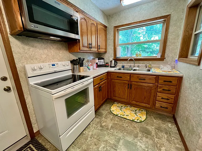 Fully equipped kitchen with full size microwave, refrigerator and oven/stove combo.