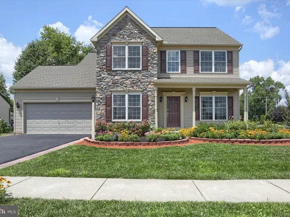77 Hamlet Cir, Mechanicsburg, PA 17050
