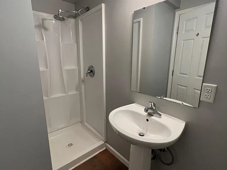 202 S Samuel St #5 — Photo 3