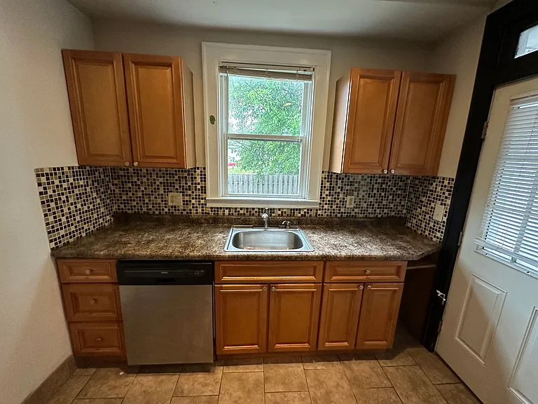 E Tompkins Ave 178-180 JLS — Photo 21