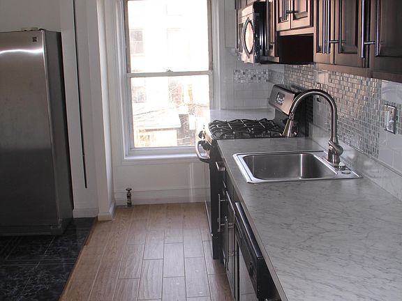 4th image of 529 Macon St #3