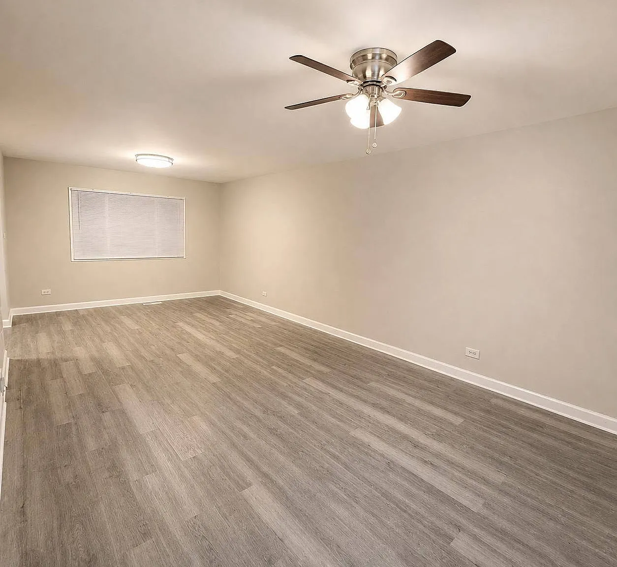 3 bed, 1210 sqft, $2,650 — Photo 4
