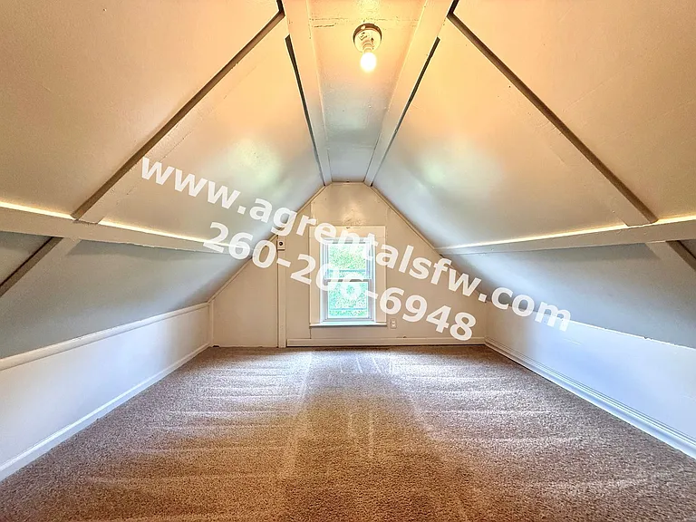2430 Thompson Ave — Photo 16