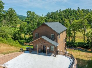 3140 Cherokee Valley Dr, Pigeon Forge, TN 37862