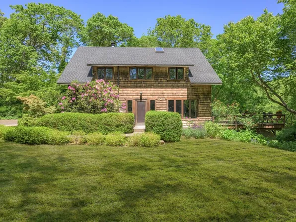 141 Scuttle Hole Rd, Water Mill, NY 11976