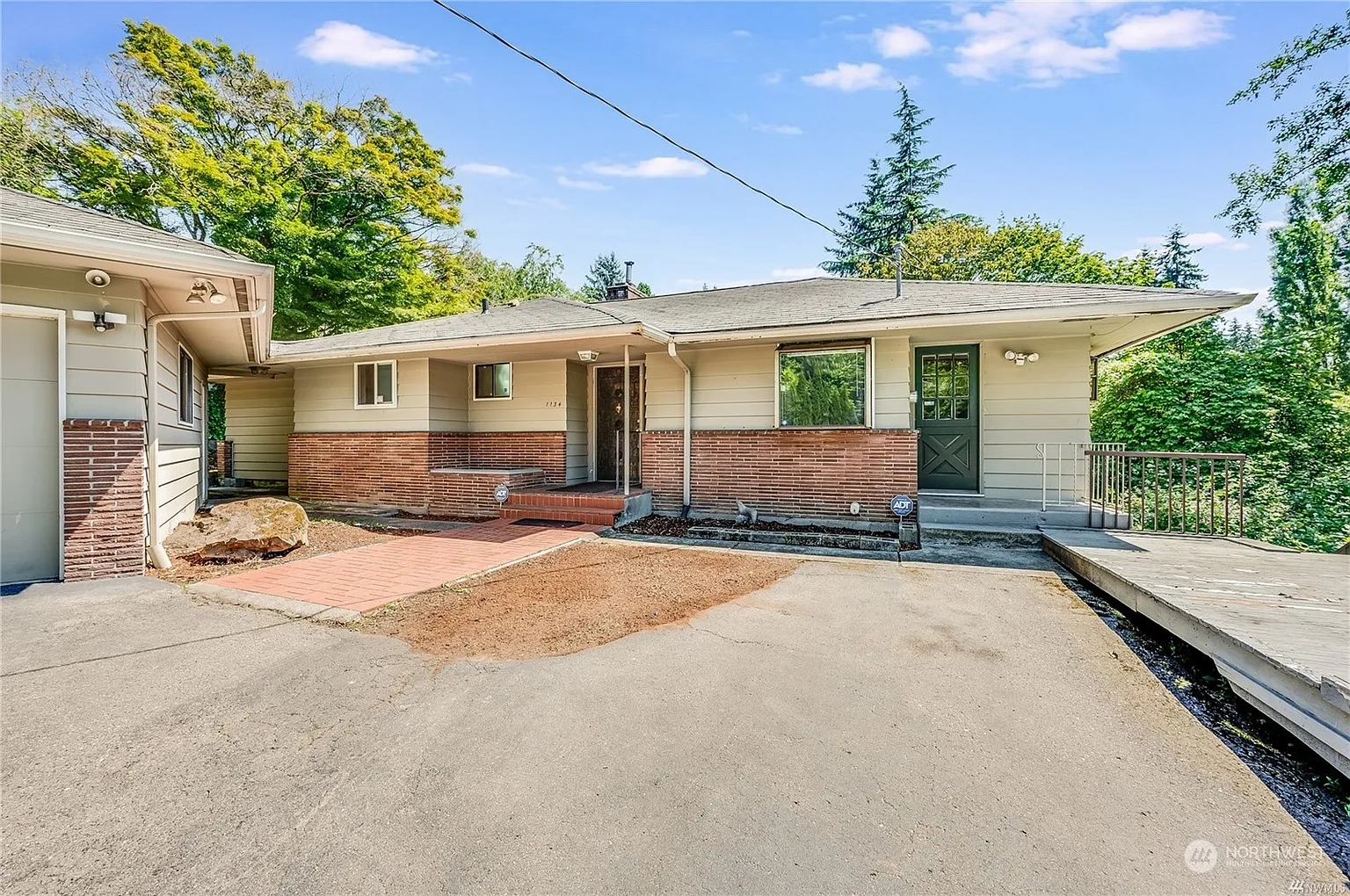 1134 SE Bellevue Way photo 1