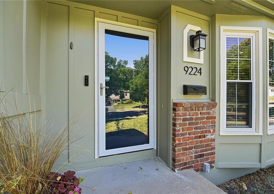 9224 Switzer Rd, Overland Park, KS 66214 | Zillow